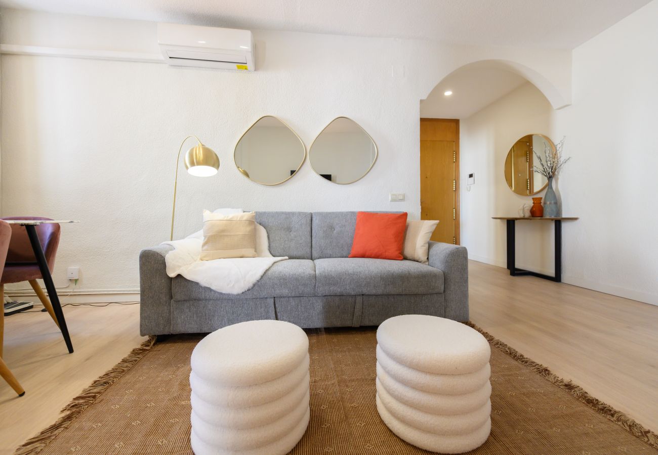 Apartamento em Madrid - Piso de dos dormitorios-Terraza y balcón en Madrid. Temporal