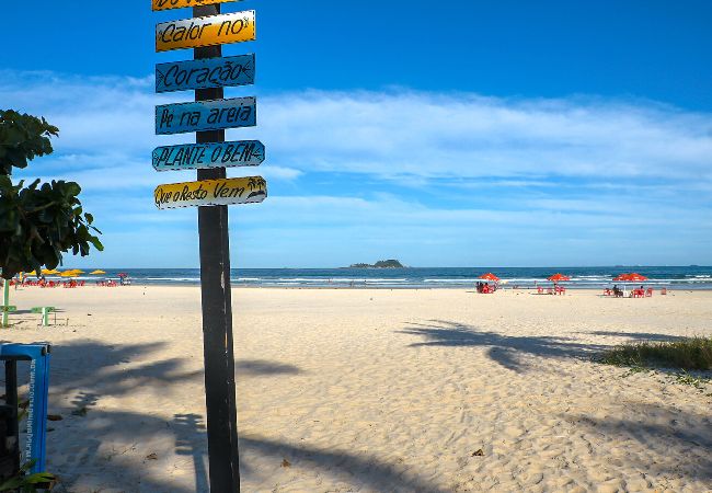Apartamento em Guarujá - Apto acolhedor a 350m do mar c vaga, pet friendly