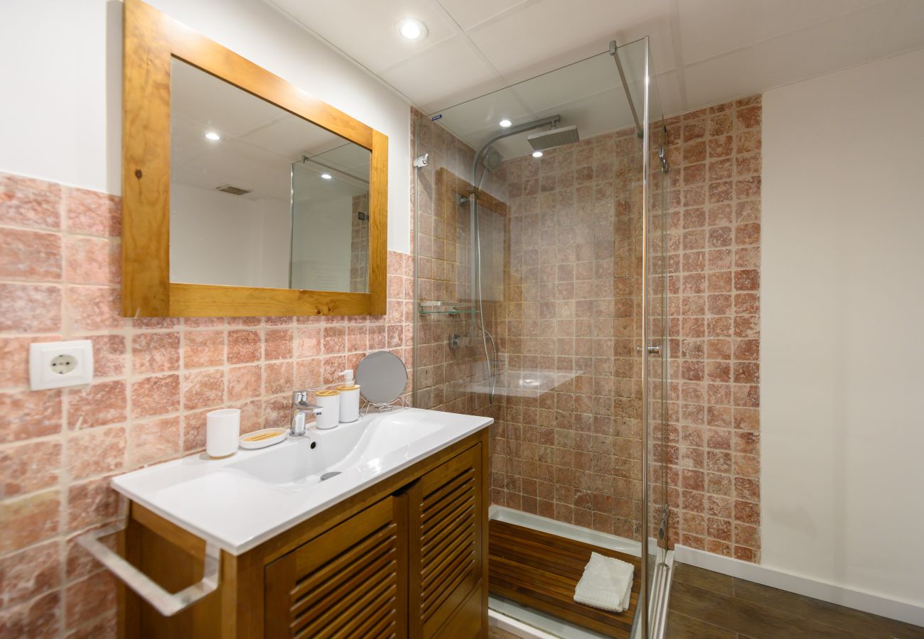 Apartamento em Madrid - Piso moderno de 1 dormitorio con ventanales y sofá cama para invitados en Madrid.Temporal  Apartamento em Madrid - Piso moderno de 1 dormitorio con ventanales y sofá cama para invitados en Madrid.Temporal