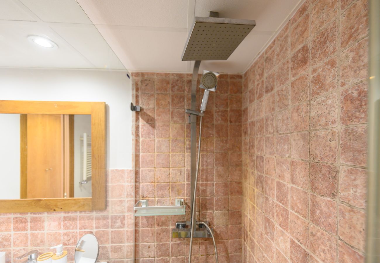 Apartamento em Madrid - Piso moderno de 1 dormitorio con ventanales y sofá cama para invitados en Madrid.Temporal  Apartamento em Madrid - Piso moderno de 1 dormitorio con ventanales y sofá cama para invitados en Madrid.Temporal