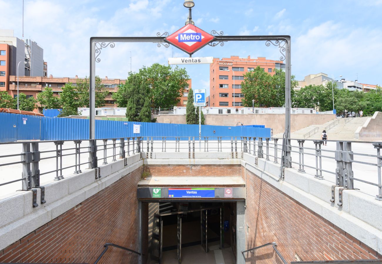 Apartamento em Madrid - Piso moderno de 1 dormitorio con ventanales y sofá cama para invitados en Madrid.Temporal  Apartamento em Madrid - Piso moderno de 1 dormitorio con ventanales y sofá cama para invitados en Madrid.Temporal