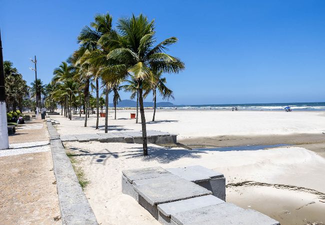 Apartamento em Praia Grande - Apto com wi-fi, ar cond. e garagem à 100m da praia Apartamento em Praia Grande - Apto com wi-fi, ar cond. e garagem à 100m da praia
