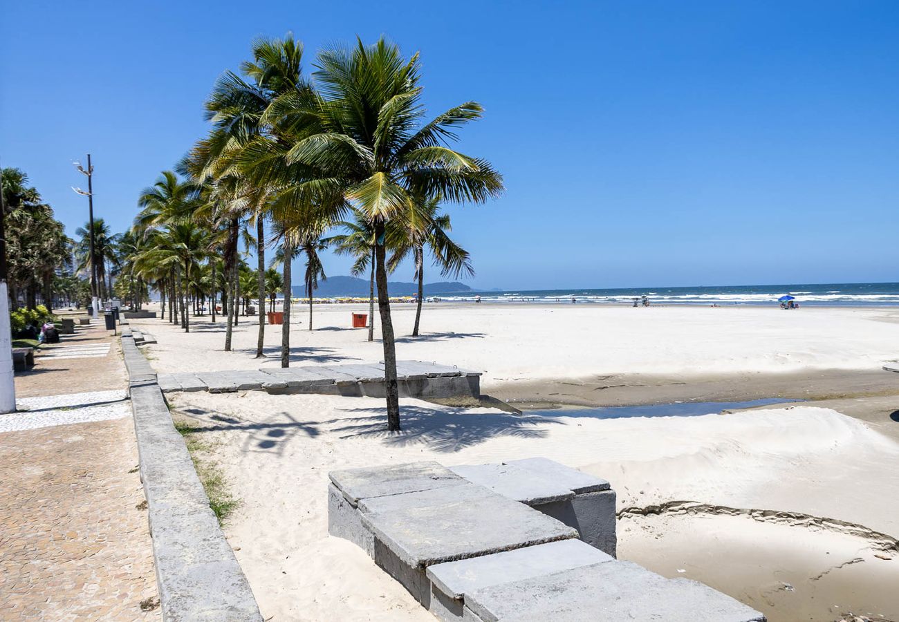 Apartamento em Praia Grande - Apto com wi-fi, ar cond. e garagem à 100m da praia Apartamento em Praia Grande - Apto com wi-fi, ar cond. e garagem à 100m da praia