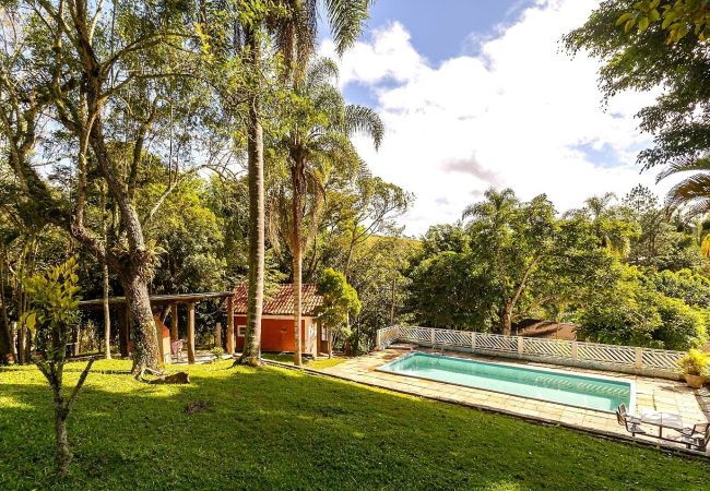 Casa em Suzano - Chácara c wifi, churrasq, pisc, lazer,pet friendly