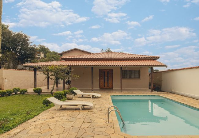 Casa em Suzano - Chácara com churrasqueira, salão de jogos e Wi-fi Casa em Suzano - Chácara com churrasqueira, salão de jogos e Wi-fi