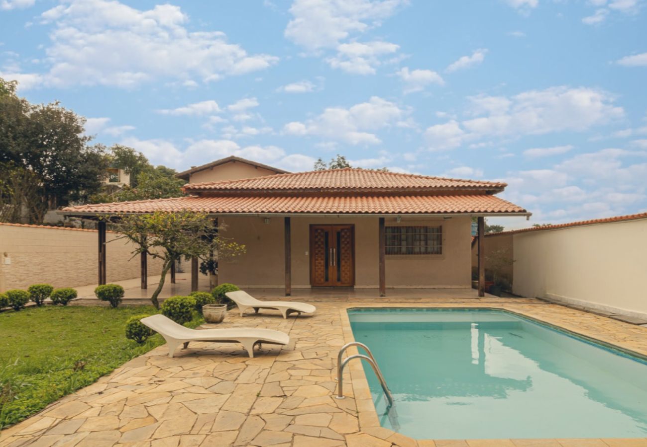 Casa em Suzano - Chácara com churrasqueira, salão de jogos e Wi-fi Casa em Suzano - Chácara com churrasqueira, salão de jogos e Wi-fi