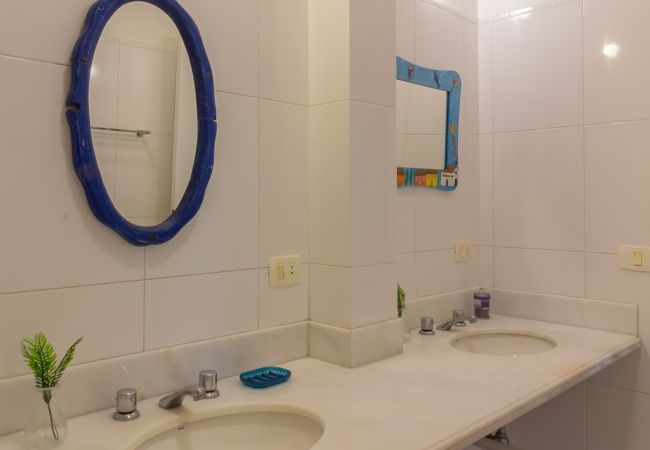 Apartamento em Rio de Janeiro - 7 minutos da Praia de Copacabana | BR402 Apartamento em Rio de Janeiro - 7 minutos da Praia de Copacabana | BR402