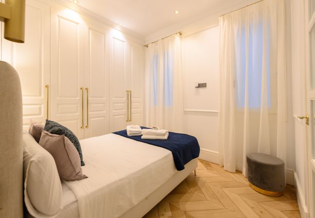 Apartamento em Madrid - Exclusivo Piso de Lujo en el Barrio de Salamanca – Elegancia y Confort en el Corazón de Madrid .Temporal  Apartamento em Madrid - Exclusivo Piso de Lujo en el Barrio de Salamanca – Elegancia y Confort en el Corazón de Madrid .Temporal