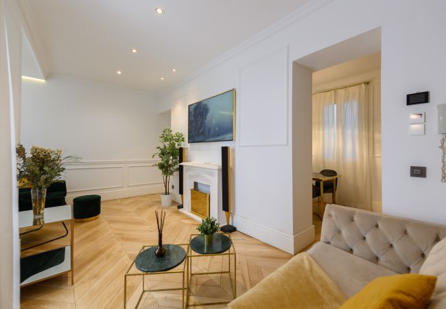 Apartamento em Madrid - Exclusivo Piso de Lujo en el Barrio de Salamanca – Elegancia y Confort en el Corazón de Madrid .Temporal  Apartamento em Madrid - Exclusivo Piso de Lujo en el Barrio de Salamanca – Elegancia y Confort en el Corazón de Madrid .Temporal