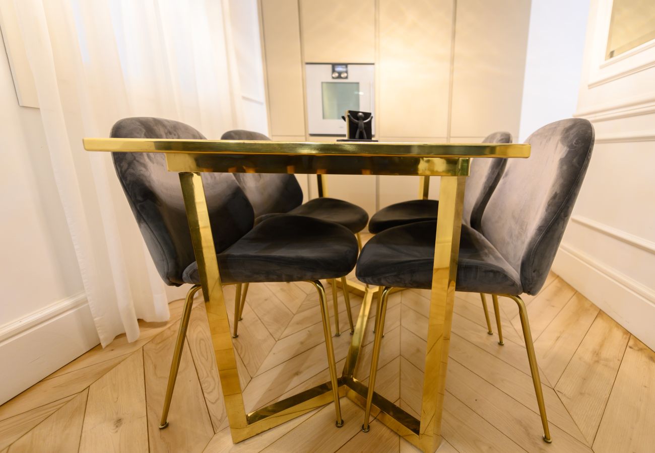 Apartamento em Madrid - Exclusivo Piso de Lujo en el Barrio de Salamanca – Elegancia y Confort en el Corazón de Madrid .Temporal  Apartamento em Madrid - Exclusivo Piso de Lujo en el Barrio de Salamanca – Elegancia y Confort en el Corazón de Madrid .Temporal