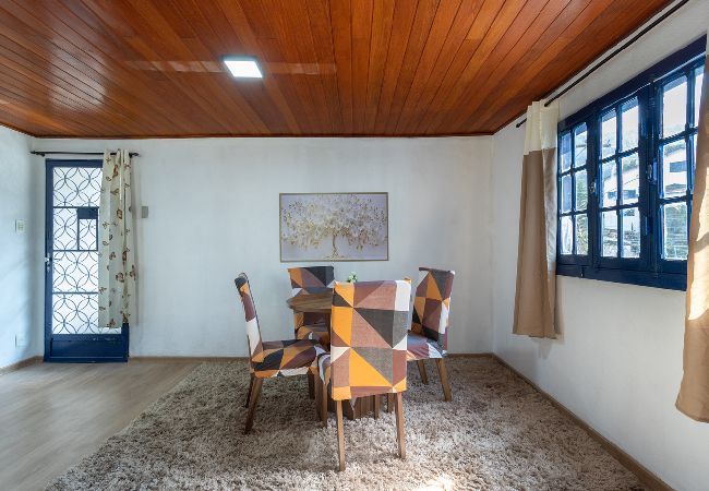 Casa em Petropolis - Casa com Wi-Fi e garagem a 400m do Museu Imperial Casa em Petropolis - Casa com Wi-Fi e garagem a 400m do Museu Imperial