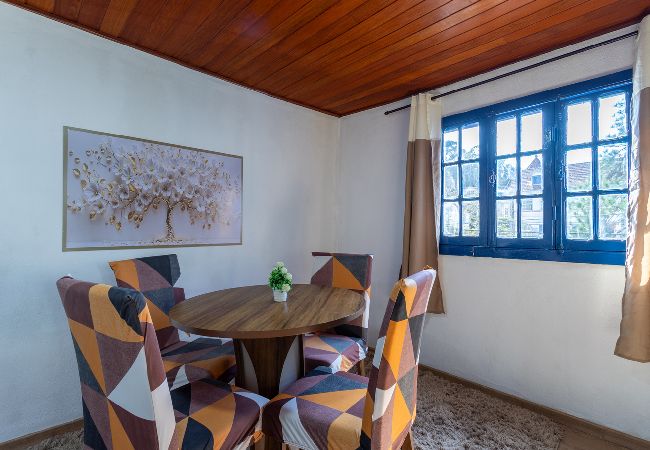 Casa em Petropolis - Casa com Wi-Fi e garagem a 400m do Museu Imperial Casa em Petropolis - Casa com Wi-Fi e garagem a 400m do Museu Imperial