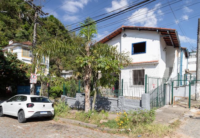 Casa em Petropolis - Casa com Wi-Fi e garagem a 400m do Museu Imperial Casa em Petropolis - Casa com Wi-Fi e garagem a 400m do Museu Imperial