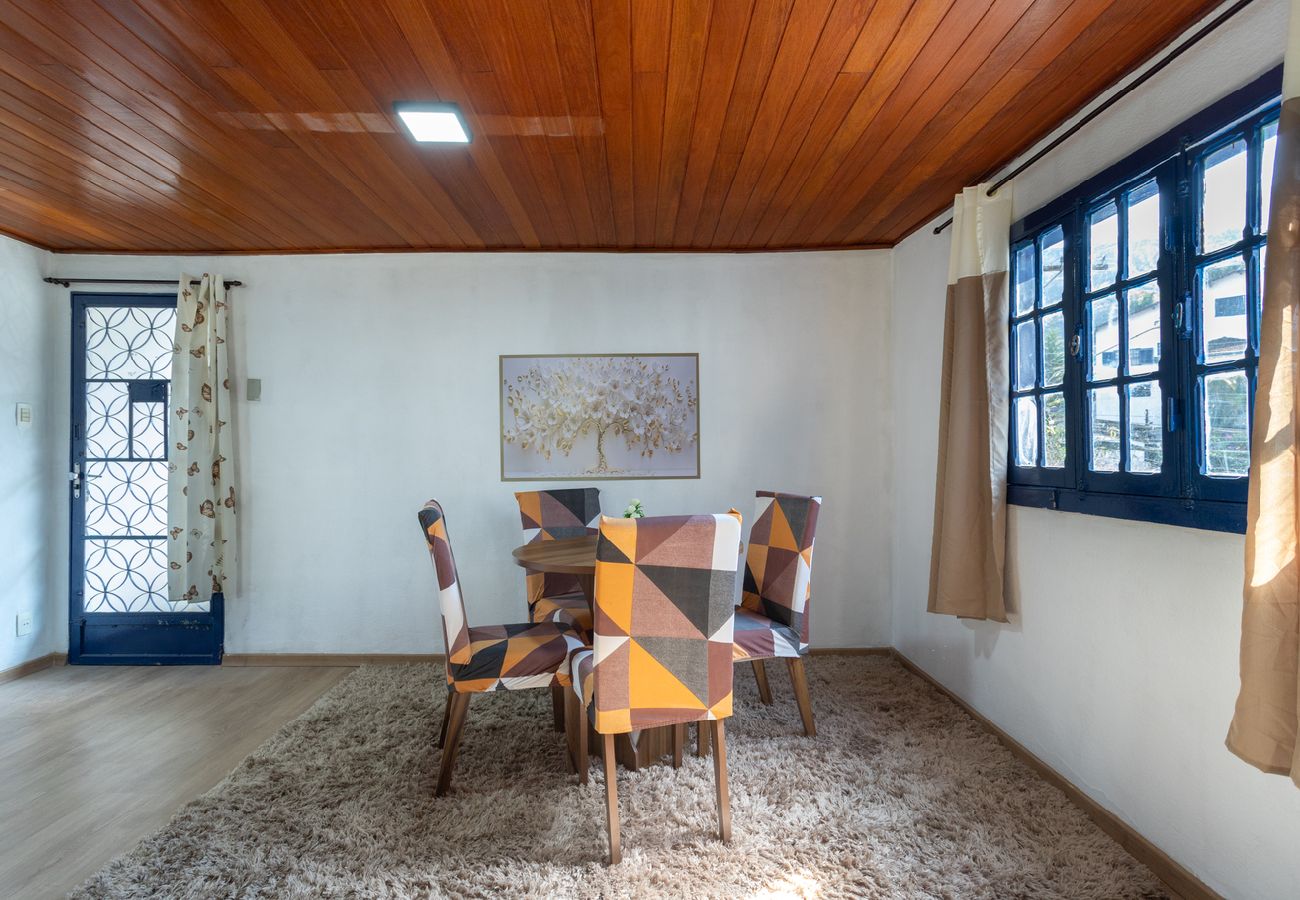 Casa em Petropolis - Casa com Wi-Fi e garagem a 400m do Museu Imperial Casa em Petropolis - Casa com Wi-Fi e garagem a 400m do Museu Imperial