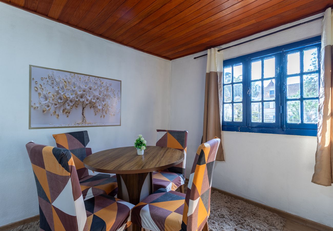 Casa em Petropolis - Casa com Wi-Fi e garagem a 400m do Museu Imperial Casa em Petropolis - Casa com Wi-Fi e garagem a 400m do Museu Imperial