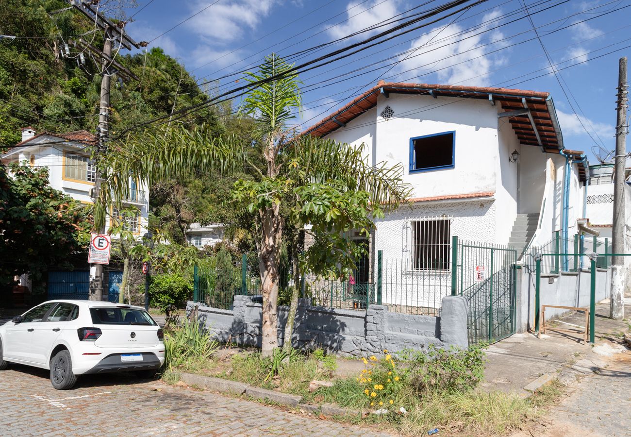 Casa em Petropolis - Casa com Wi-Fi e garagem a 400m do Museu Imperial Casa em Petropolis - Casa com Wi-Fi e garagem a 400m do Museu Imperial