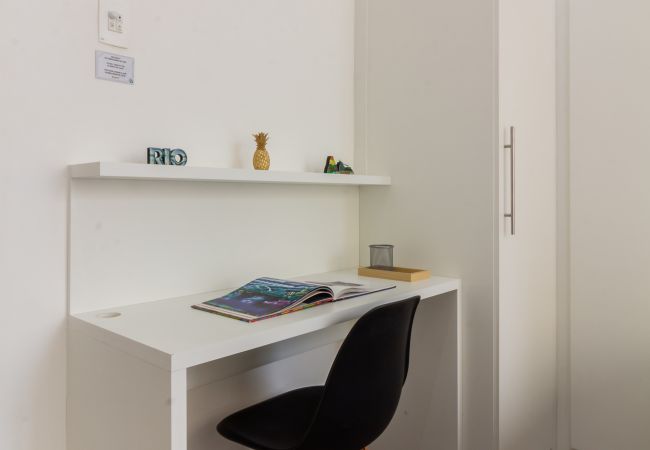 Apartamento em Rio de Janeiro - Poucos Passos da Praia de Copacabana | PF512 Apartamento em Rio de Janeiro - Poucos Passos da Praia de Copacabana | PF512