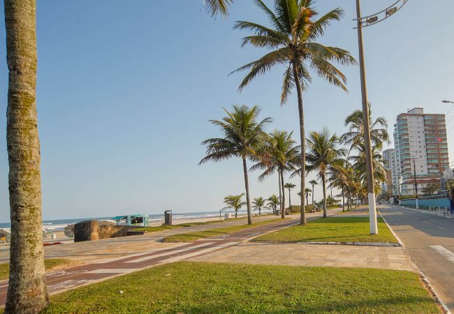 Apartamento em Praia Grande - Apto pet friendly com garagem a 100m do mar
