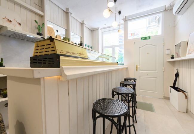 Apartamento em Madrid - Apartamento con Estilo Único y Barra-Bar en Madrid. Apartamento em Madrid - Apartamento con Estilo Único y Barra-Bar en Madrid.