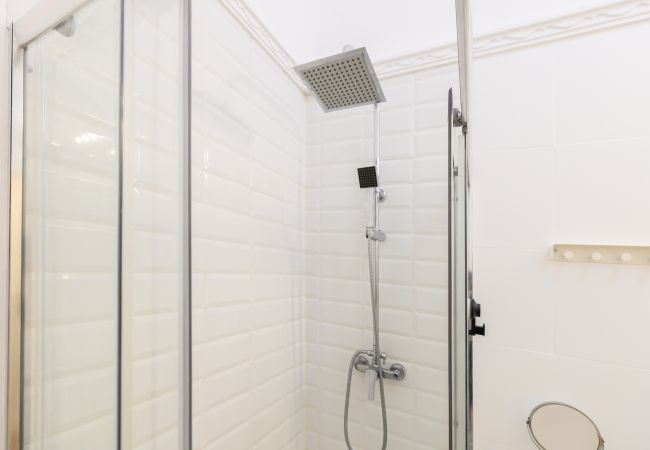 Apartamento em Madrid - Apartamento de 1 dormitorio con balcón en el corazón de Madrid.Temporal Apartamento em Madrid - Apartamento de 1 dormitorio con balcón en el corazón de Madrid.Temporal