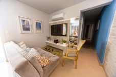 Apartamento em Guarujá - Apto pet friendly c/ churrasqueira a 100m da praia