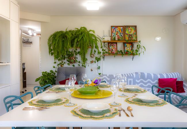 Apartamento em Penha - Apto pet friendly c/ garagem a 500m da praia