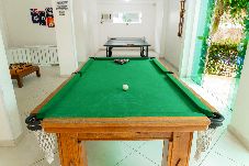 Apartamento em Ubatuba - Cobertura com Churrasq. e piscina a 250m da praia