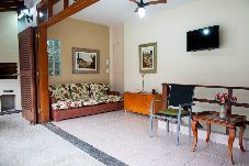 Apartamento em Ubatuba - Cobertura com Churrasq. e piscina a 250m da praia