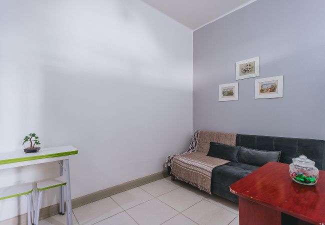 Apartamento em Rio de Janeiro - Studio com Wi-Fi e Ar a 45m da Praia de Copacabana