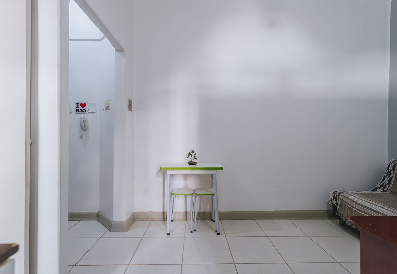 Apartamento em Rio de Janeiro - Studio com Wi-Fi e Ar a 45m da Praia de Copacabana Apartamento em Rio de Janeiro - Studio com Wi-Fi e Ar a 45m da Praia de Copacabana