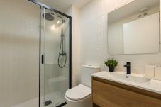 Estúdio em San Sebastián de los Reyes - Estudio con terraza privada y piscina -gimnasio- coworking en Madrid