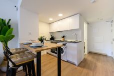Estúdio em San Sebastián de los Reyes - Estudio con terraza privada y piscina -gimnasio- coworking en Madrid