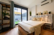 Estúdio em San Sebastián de los Reyes - Estudio con terraza privada y piscina -gimnasio- coworking en Madrid