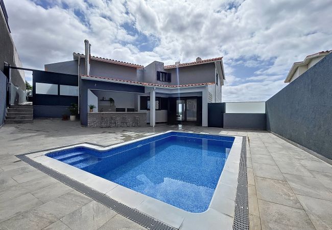  em Caniço - Breeze House 1 by Atlantic Holiday