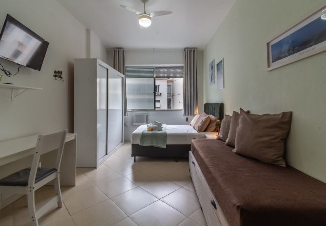 Apartamento em Rio de Janeiro - 6 minutos da praia de Copacabana | NSC904B