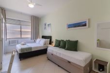 Apartamento em Rio de Janeiro - 6 minutos da praia de Copacabana | NSC904B