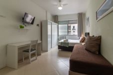 Apartamento em Rio de Janeiro - 6 minutos da praia de Copacabana | NSC904B
