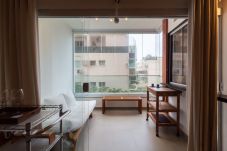 Apartamento em Rio de Janeiro - Encantador a 1min da Praia da Barra | PP105