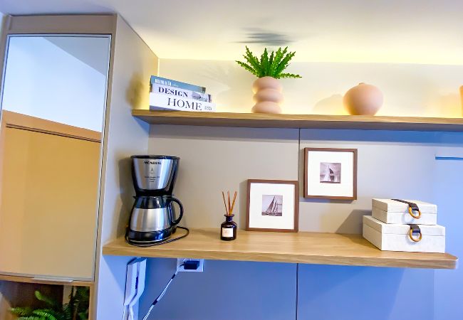 Apartamento em Salvador - Flat Beira-Mar com Varanda, Piscina e Academia Apartamento em Salvador - Flat Beira-Mar com Varanda, Piscina e Academia