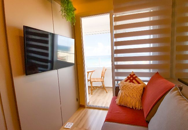 Apartamento em Salvador - Flat Beira-Mar com Varanda, Piscina e Academia Apartamento em Salvador - Flat Beira-Mar com Varanda, Piscina e Academia