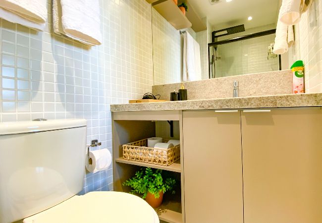 Apartamento em Salvador - Flat Beira-Mar com Varanda, Piscina e Academia Apartamento em Salvador - Flat Beira-Mar com Varanda, Piscina e Academia