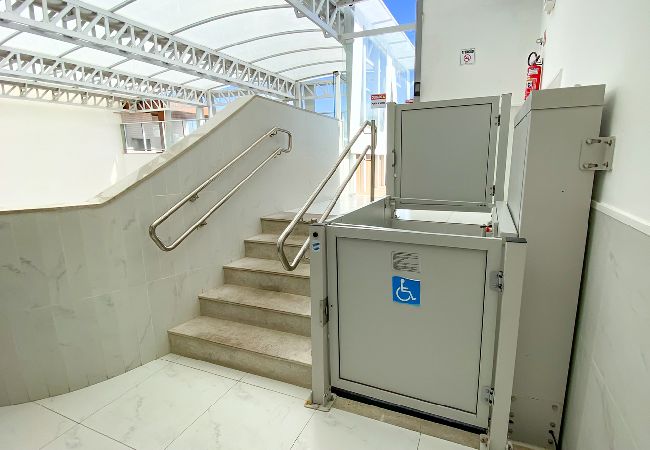 Apartamento em Salvador - Flat Beira-Mar com Varanda, Piscina e Academia Apartamento em Salvador - Flat Beira-Mar com Varanda, Piscina e Academia