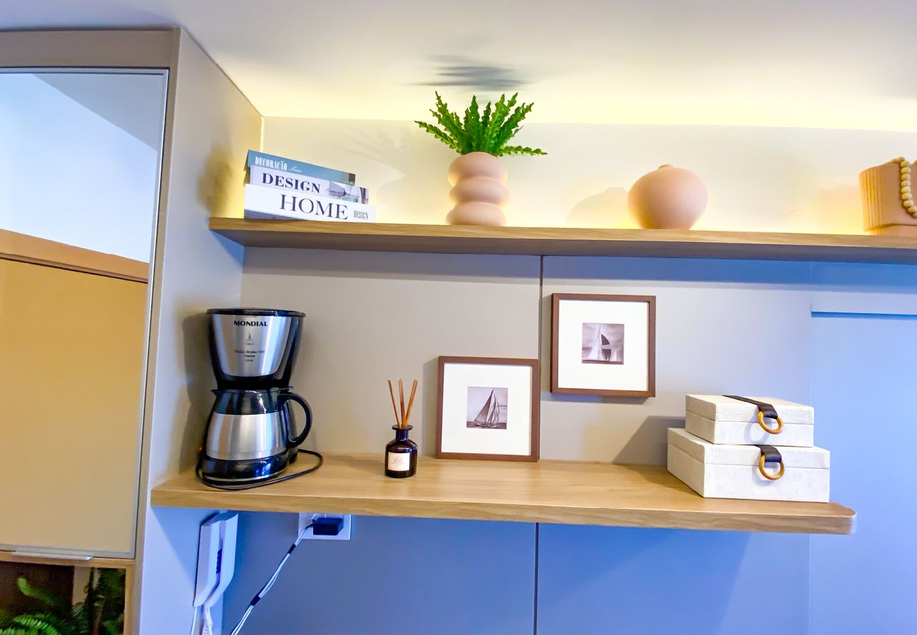 Apartamento em Salvador - Flat Beira-Mar com Varanda, Piscina e Academia Apartamento em Salvador - Flat Beira-Mar com Varanda, Piscina e Academia