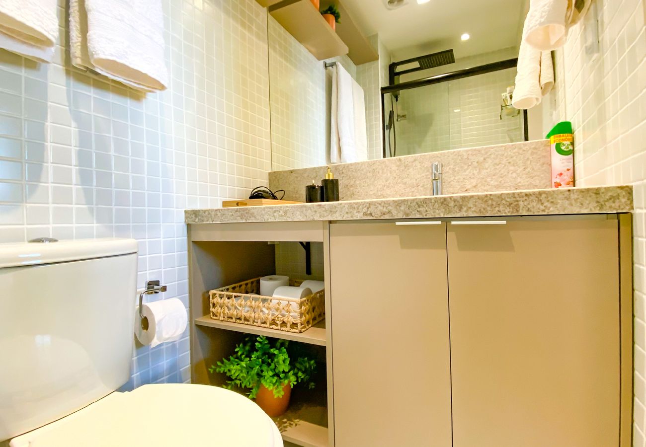 Apartamento em Salvador - Flat Beira-Mar com Varanda, Piscina e Academia Apartamento em Salvador - Flat Beira-Mar com Varanda, Piscina e Academia