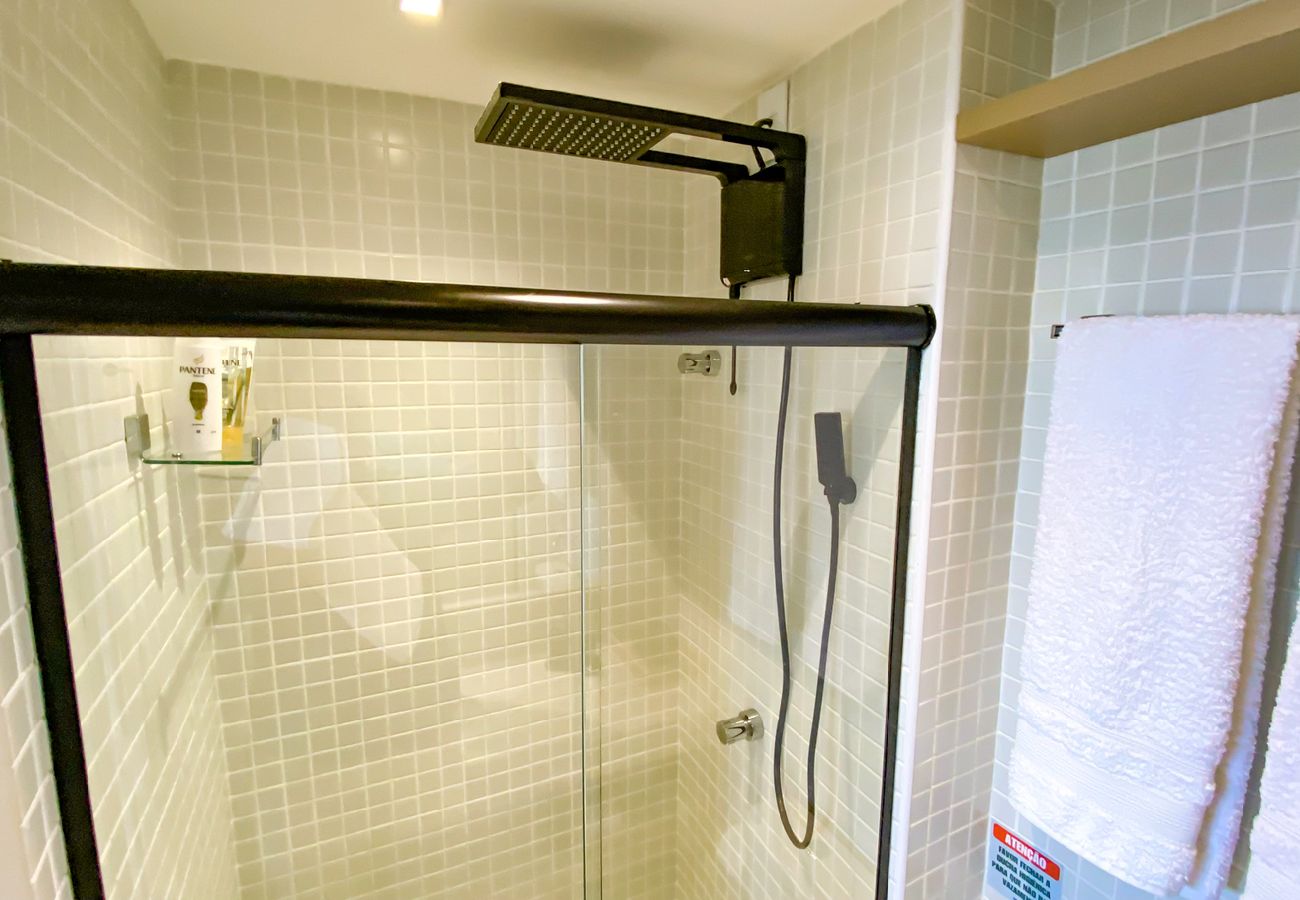 Apartamento em Salvador - Flat Beira-Mar com Varanda, Piscina e Academia Apartamento em Salvador - Flat Beira-Mar com Varanda, Piscina e Academia