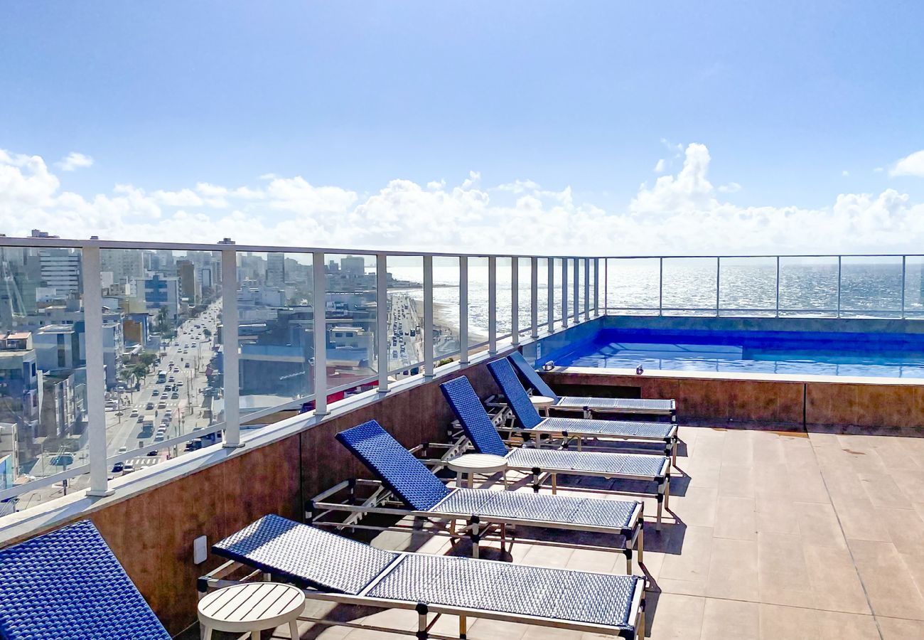 Apartamento em Salvador - Flat Beira-Mar com Varanda, Piscina e Academia Apartamento em Salvador - Flat Beira-Mar com Varanda, Piscina e Academia