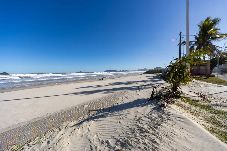 Apartamento em Guarujá - Duplex c/ Varanda, Piscina e Garagem na Enseada