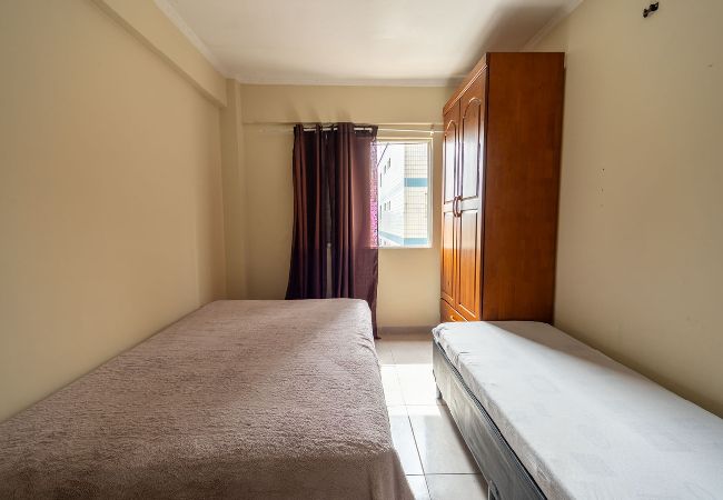 Apartamento em Praia Grande - Apto Beira-mar c/ Vista Lateral e Garagem Apartamento em Praia Grande - Apto Beira-mar c/ Vista Lateral e Garagem