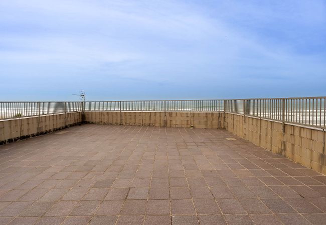 Apartamento em Praia Grande - Apto Beira-mar c/ Vista Lateral e Garagem Apartamento em Praia Grande - Apto Beira-mar c/ Vista Lateral e Garagem