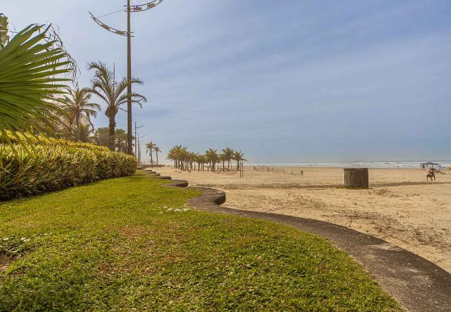 Apartamento em Praia Grande - Apto Beira-mar c/ Vista Lateral e Garagem Apartamento em Praia Grande - Apto Beira-mar c/ Vista Lateral e Garagem